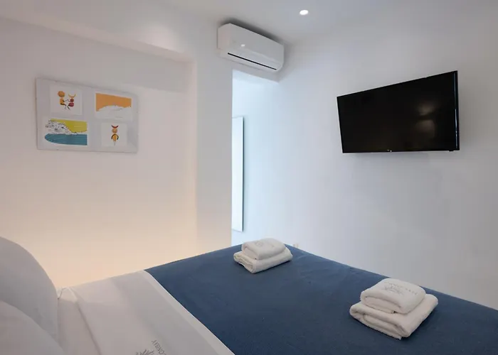 Hyades - Downtown Suites,