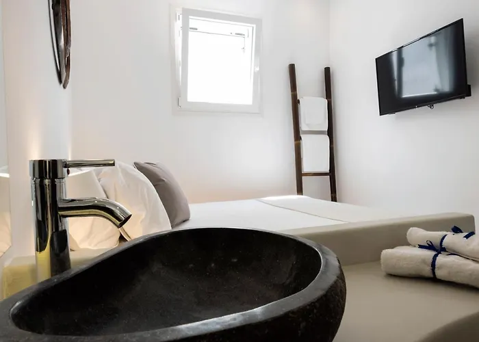 Hyades - Downtown Suites,